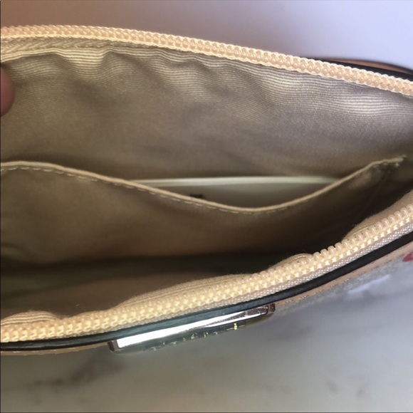 New with tags Coach Peyton Signature C medium wristlet - Picture 3 of 15